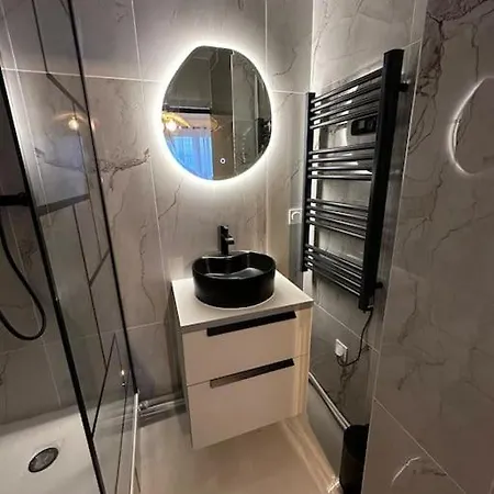 Apartment Metro Proche Confort *